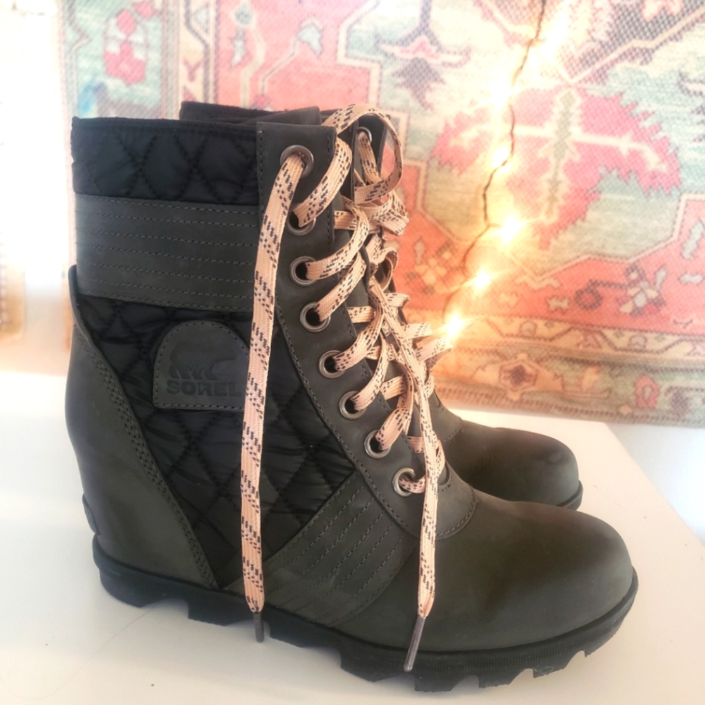 SOREL Joan of Arctic Leather & Quilted Nylon Waterproof Boots LIKE NEW